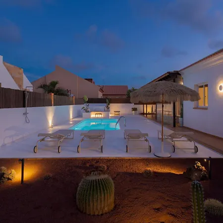 Vila Hikari - Design House With Heated Pool In