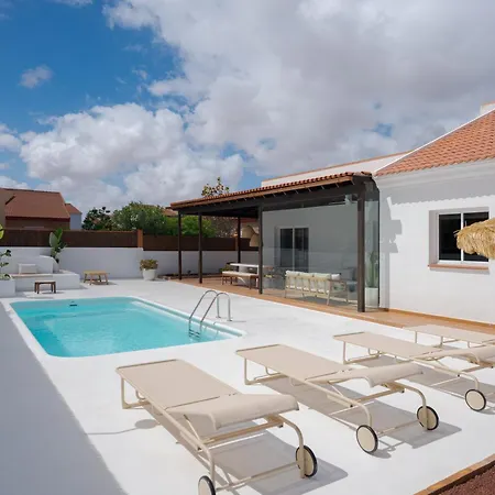 Villa Hikari - Design House With Heated Pool In