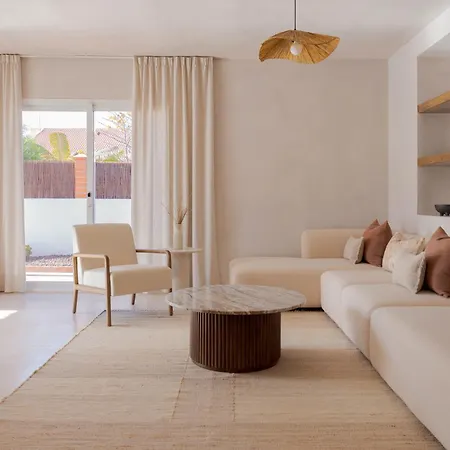 Hikari - Design House With Heated Pool In