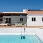 Villa Hikari - Design House With Heated Pool In