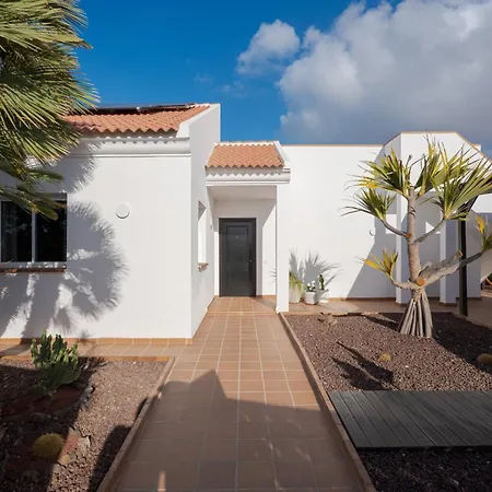 Hikari - Design House With Heated Pool In Villa Corralejo