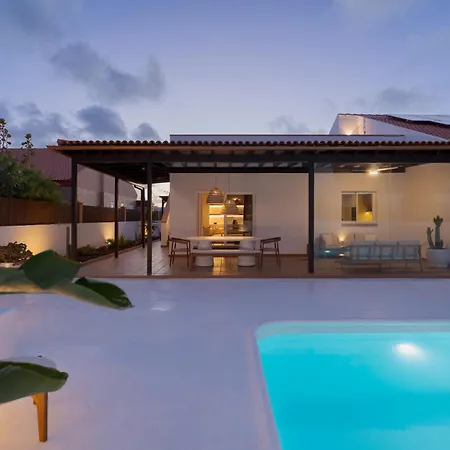 Hikari - Design House With Heated Pool In *