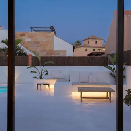 Hikari - Design House With Heated Pool In Vila *