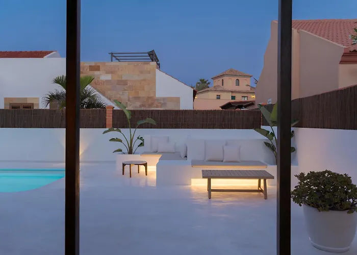 Hikari - Design House With Heated Pool In Vila *