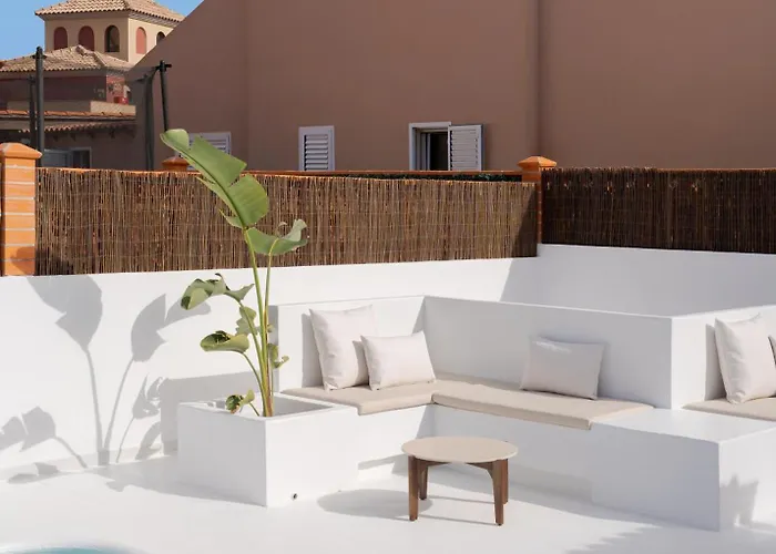 Vila Hikari - Design House With Heated Pool In