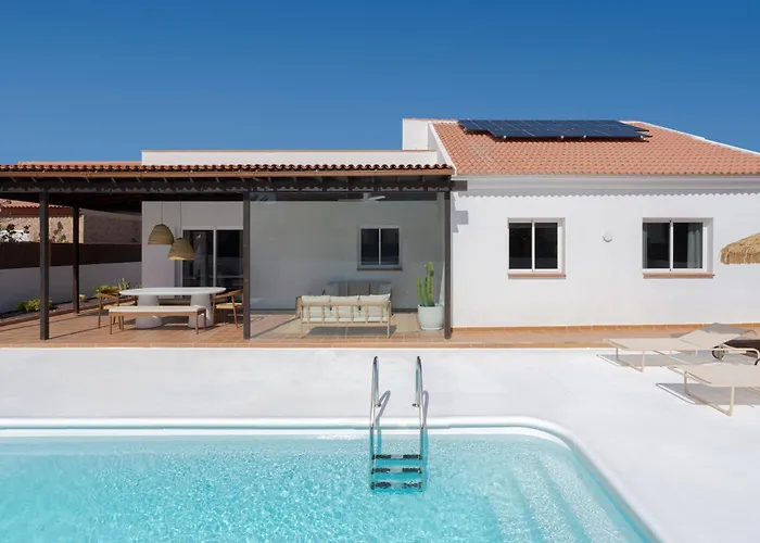 Vila Hikari - Design House With Heated Pool In