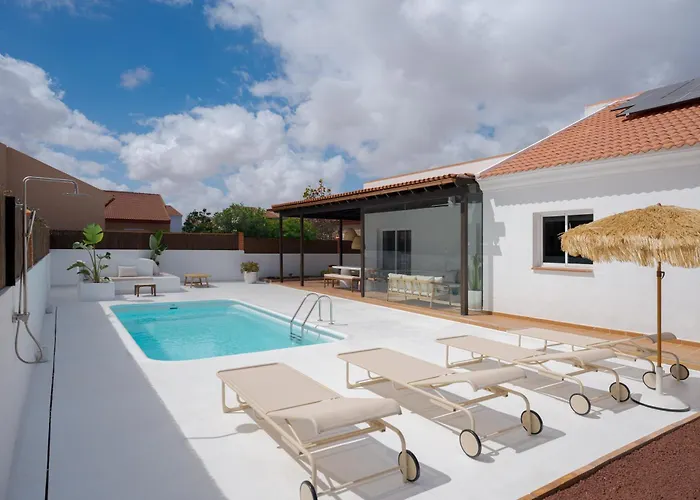 Vila Hikari - Design House With Heated Pool In