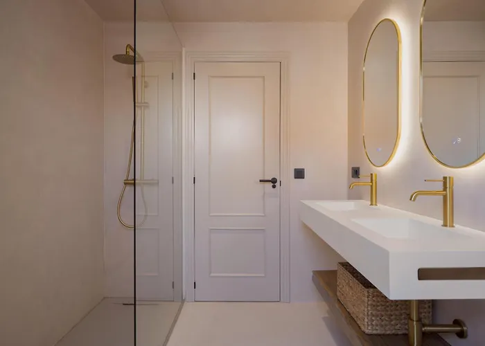 Hikari - Design House With Heated Pool In *