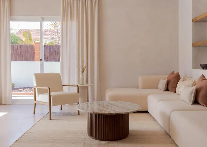 Hikari - Design House With Heated Pool In